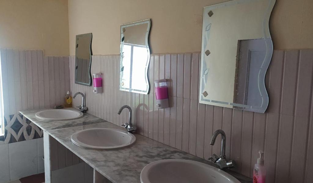 Abuzz Oxfordcaps Simla Hostel ภายนอก รูปภาพ